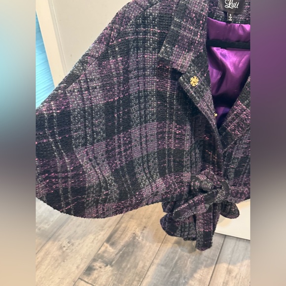 Luii Belted Cape / Jacket. Size Small. - Picture 8 of 9